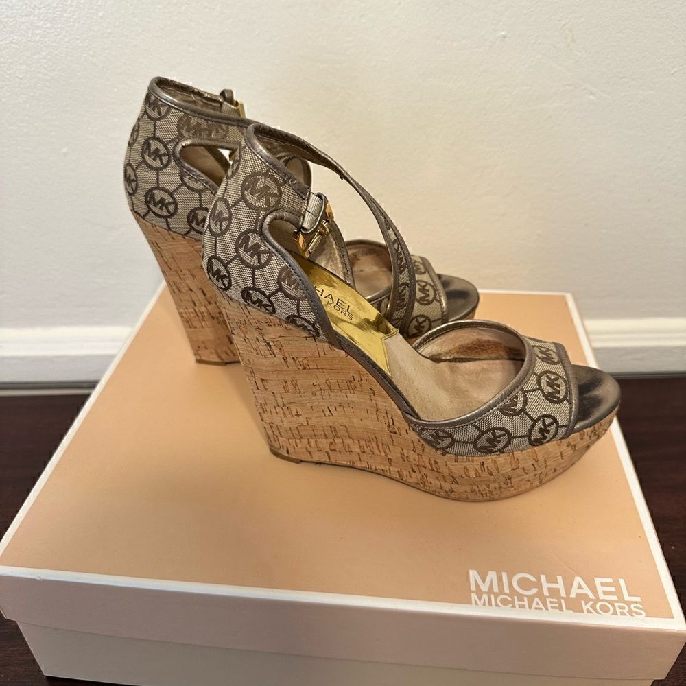 Michael Kors platform iconic lightweight gold cork wedge sandal size 7 - Picture 7 of 10